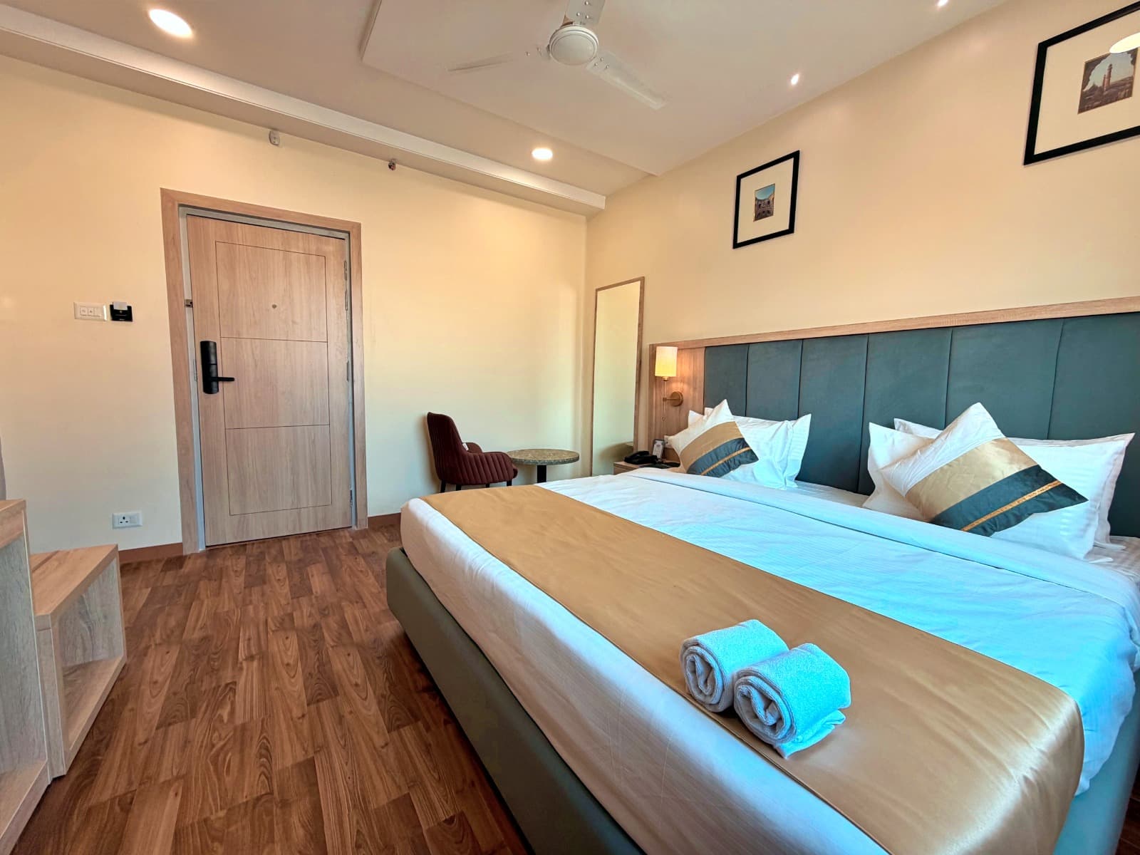 asar Capoors Hotel - 3