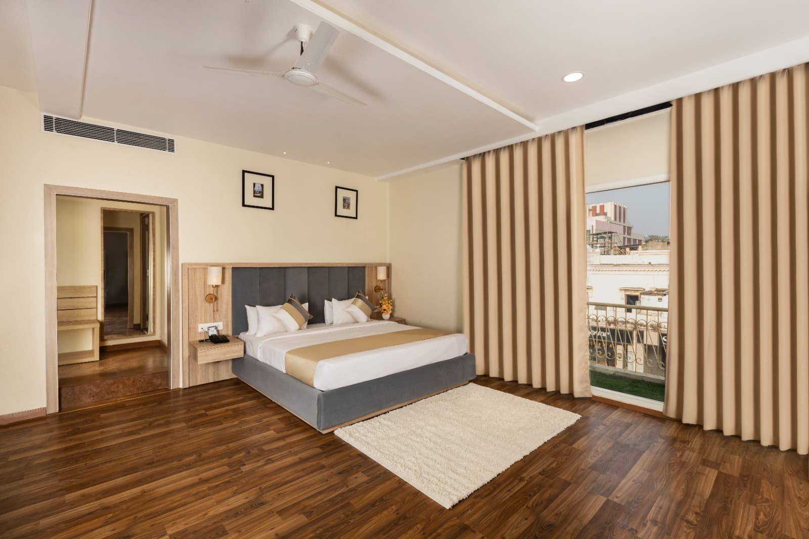 asar Capoors Hotel - Image 2